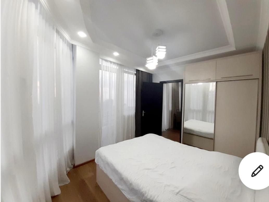 Bn Apartmen'T Appartement Batoemi Buitenkant foto